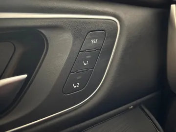 2021 Nissan Rogue - image 30