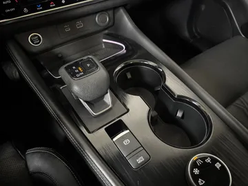 2021 Nissan Rogue - image 32