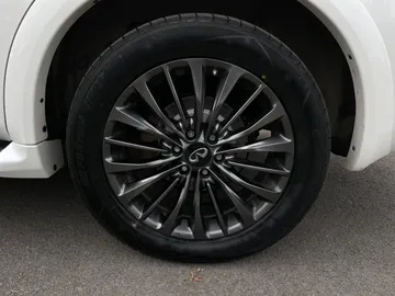 2022 INFINITI QX80 - image 7