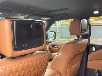 2022 INFINITI QX80 - image 9