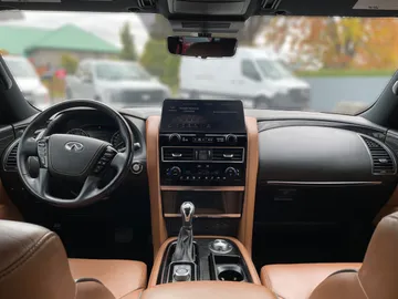 2022 INFINITI QX80 - image 4