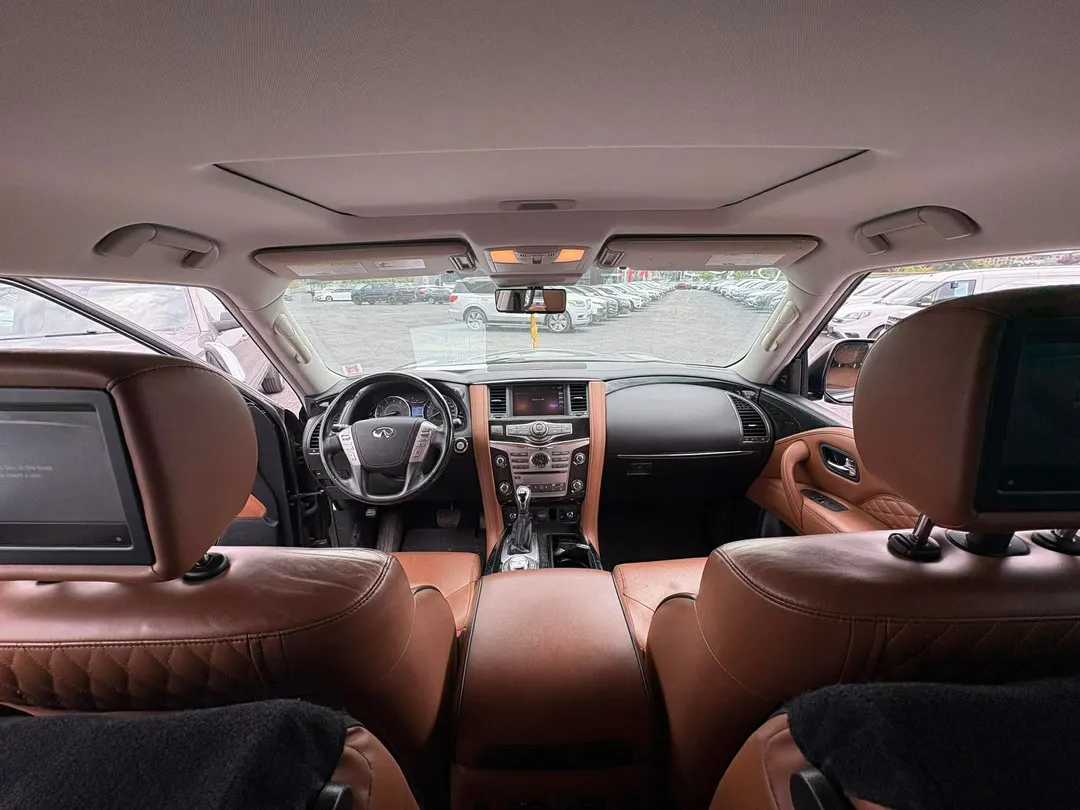 2018 INFINITI QX80 — photo 8