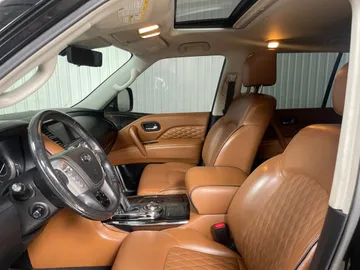 2018 INFINITI QX80 - image 3