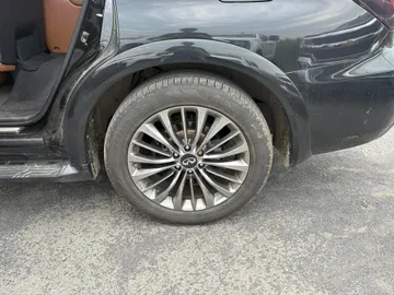 2018 INFINITI QX80 - image 7