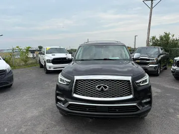 2018 INFINITI QX80 - image 2
