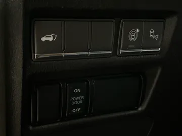 2017 INFINITI QX80 - image 35