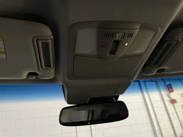 2017 INFINITI QX80 - image 17