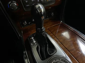 2017 INFINITI QX80 - image 33