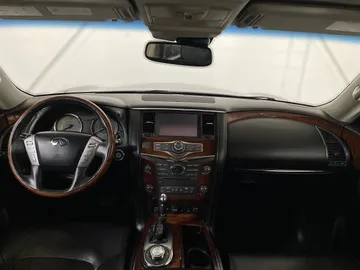 2017 INFINITI QX80 - image 4