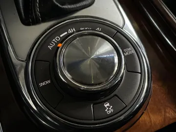 2017 INFINITI QX80 - image 26