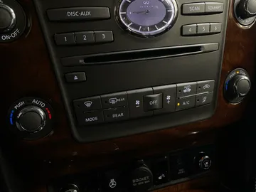 2017 INFINITI QX80 - image 24