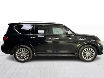 2017 INFINITI QX80 - image 2