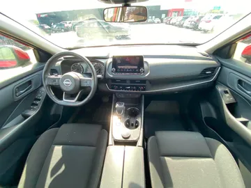 2024 Nissan Rogue - image 8