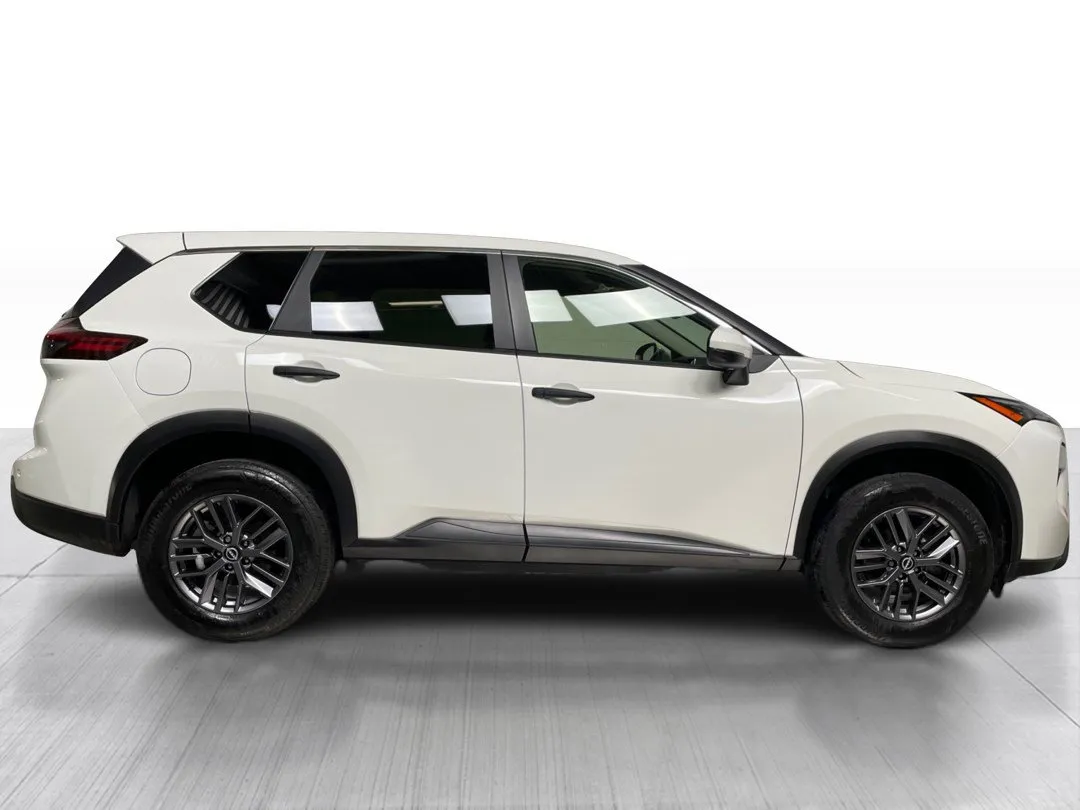 2024 Nissan Rogue — photo 2