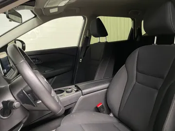 2024 Nissan Rogue - image 3