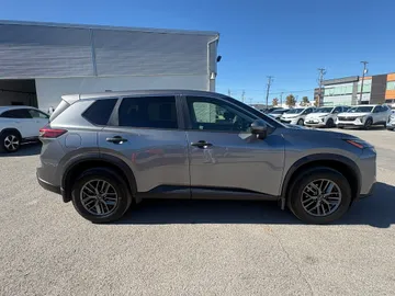 2024 Nissan Rogue - image 3