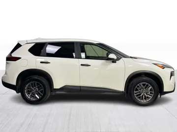 2024 Nissan Rogue - image 9
