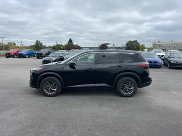 2025 Nissan Rogue - image 4