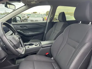 2025 Nissan Rogue - image 9
