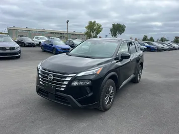 2025 Nissan Rogue - image 3