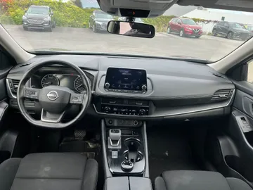 2025 Nissan Rogue - image 10