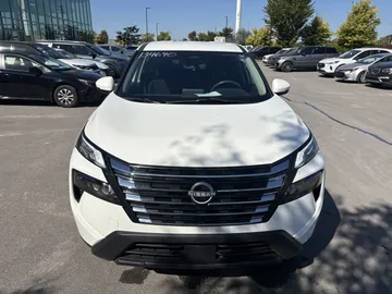 2024 Nissan Rogue - image 2