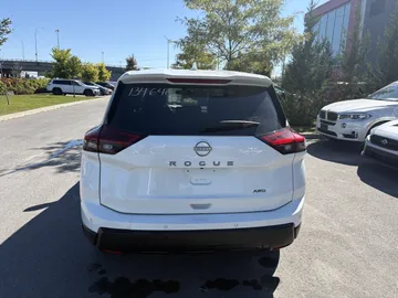 2024 Nissan Rogue - image 6