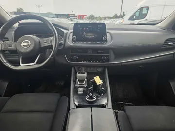 2024 Nissan Rogue - image 9