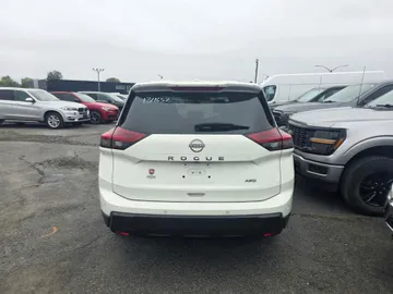 2024 Nissan Rogue - image 6