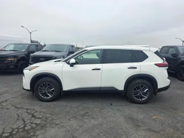 2024 Nissan Rogue - image 4