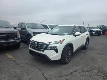 2024 Nissan Rogue - image 3