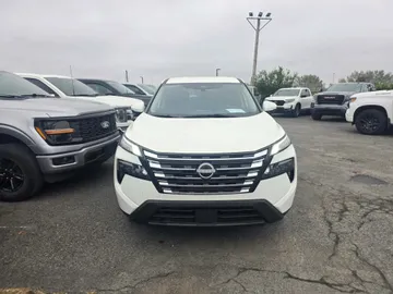 2024 Nissan Rogue - image 2
