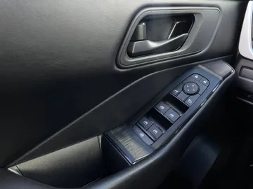 2024 Nissan Rogue - image 21