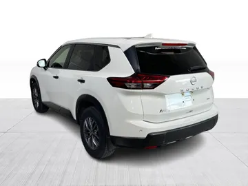 2024 Nissan Rogue - image 10