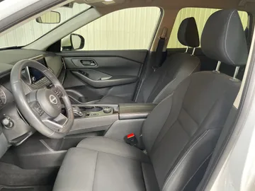 2024 Nissan Rogue - image 3