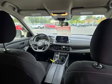 2024 Nissan Rogue - image 8