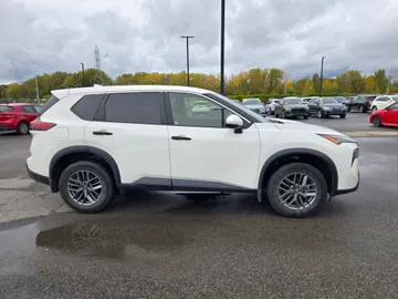 2024 Nissan Rogue - image 4