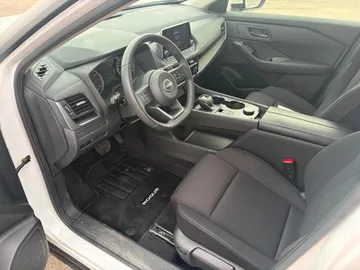 2024 Nissan Rogue - image 6