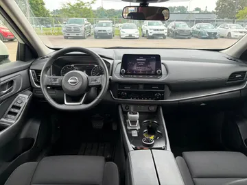 2024 Nissan Rogue - image 7