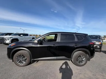 2024 Nissan Rogue - image 4