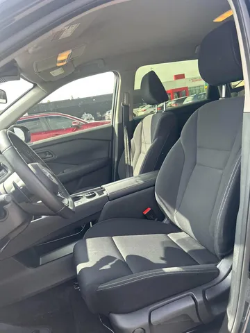 2024 Nissan Rogue - image 7
