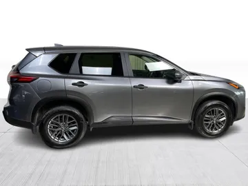 2024 Nissan Rogue - image 2