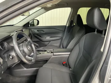 2024 Nissan Rogue - image 3