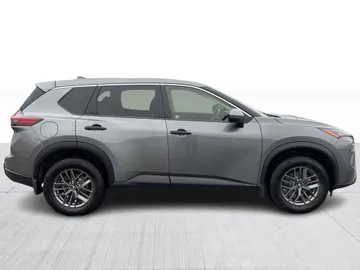 2024 Nissan Rogue - image 2