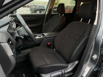 2024 Nissan Rogue - image 3
