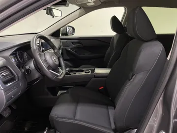 2024 Nissan Rogue - image 3