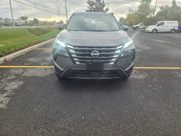 2024 Nissan Rogue - image 2