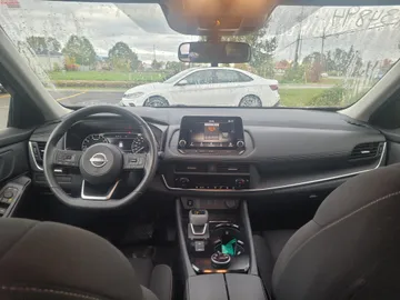 2024 Nissan Rogue - image 9