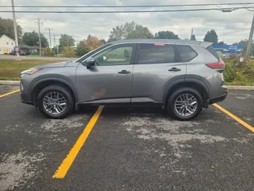 2024 Nissan Rogue - image 4