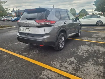 2024 Nissan Rogue - image 3
